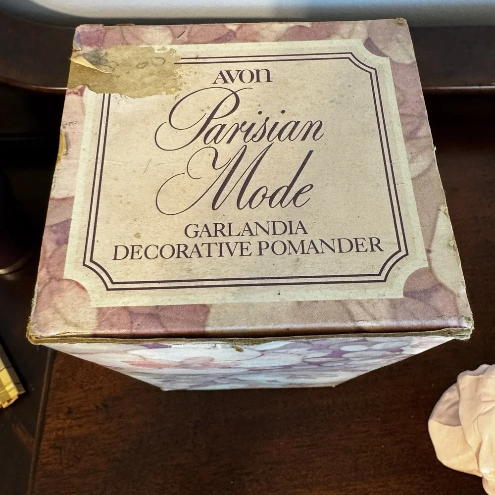 Avon Parisian Mode GARLANDIA POMANDER NOS NIB VTG 1970s STRONG SCENT vintage USA